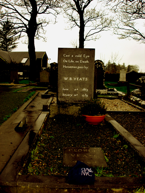 おかんは約束通り、好きだったイェイツの墓に連れてって、ドニゴールで散骨した。