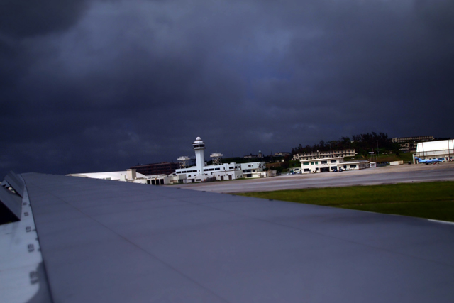 那覇空港に着陸。