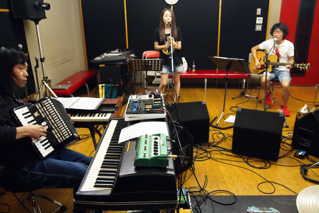 スタジオに女性が居ると空気違うなぁ。