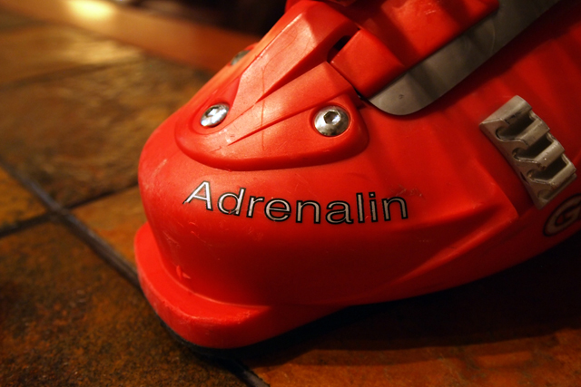 ブーツの名前はアドレナリン。悪くない。