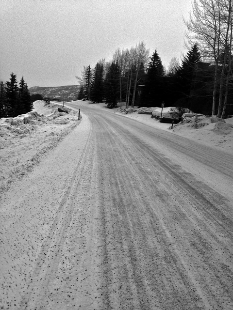 凍てついた道って無条件に好きなのです。今日はどこもかしこもカッキン、コッキン。